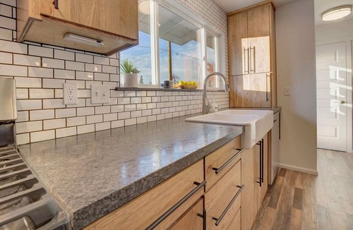 Grants Pass House | 3 Bedroom, 2 Bath, Clean, Bright, Modern Space, in a Quite, Modest Neighborhood
