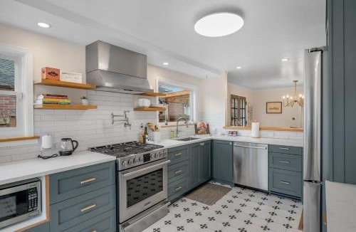 Loyal Heights House | 3 BR Loyal Heights Charmer Patio and Lawn