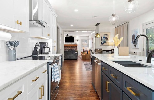 Marietta House | 3 King Beds|Pool|Fire Pit|Screen Porch|Work Spaces