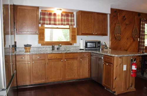 Basye Cabin | 3 minutes to Bryce Resort: Cozy cabin w/Hot Tub, dog friendly!
