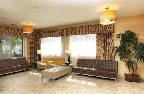 Rio Grande Hotel | 3 Pet-Friendly Units w/Pool Access + Free Breakfast | Explore Downtown Area