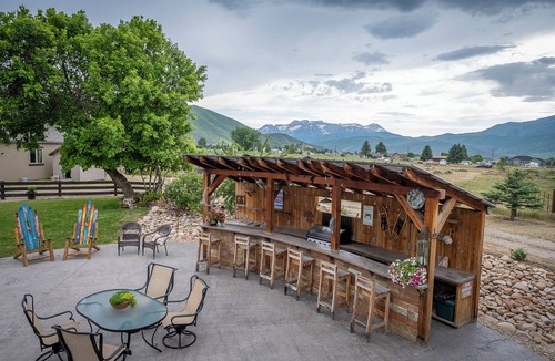 Heber House | 30 minutes from Park City- Hot tub, Theater Room, Sleeps 16
