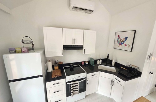 Willsboro Apartment | 349 Reber Sunset Studio