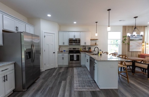 Landrum House | 3B,3B Downtown Landrum, Pet Friendly, Fully Fenced