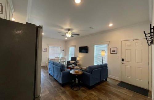 Hermosa House | 3Bed2Bath with Creek and Open Spaces