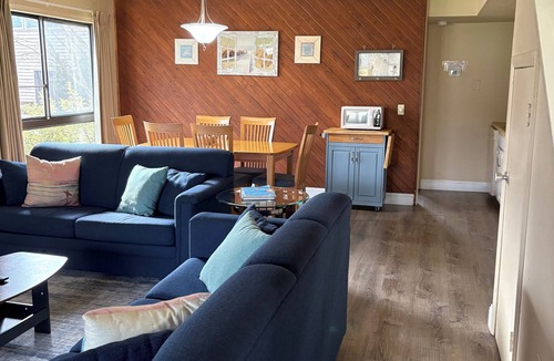 Ocean Pines House | 3BR/2BA Ocean Pines golf course home near Yacht Club, marina & pools—minutes to Ocean City beaches!