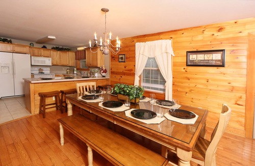Pigeon Forge Condo | 3BR, Close to Dollywood. Hot tub!