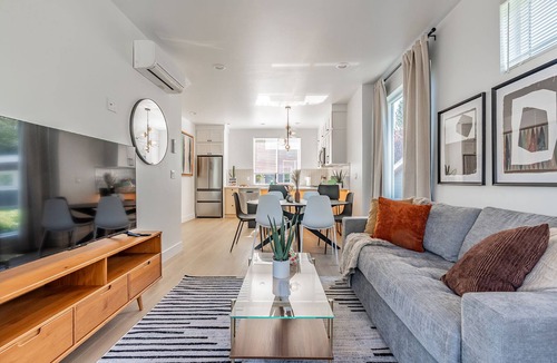 Greenwood House | 3BR | Free Parking | Greenwood | Sophari Home G