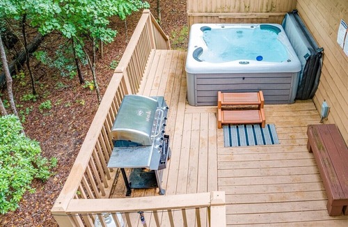 Helen Cabin | 3BR Helen cabin with hot tub, mountain views, and easy downtown access.