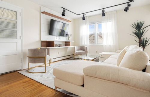 White Plains Apartment | 3BR Prime Luxury NY - Free Parking