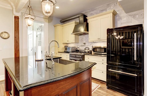 Northwest House | 4-Bed Historic Row House in Woodley Park – 2 Blocks to Metro- Parking Included!