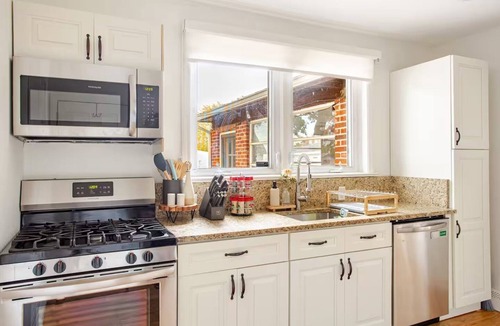 Wilmington House | 4-bedroom 2 Full Bath Cozy Retreat