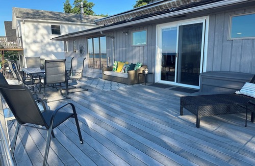 Sea Breeze House | 4 Bedroom Beach Front Home
