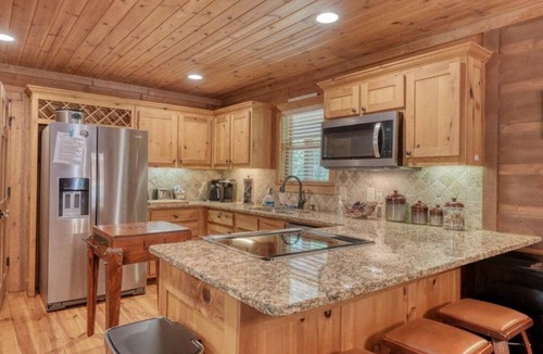Hiawassee House | 4-bedroom house in lovely Hiawassee with a hot tub, WiFi, AC. Enjoy your stay!