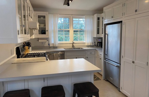 Wainscott House | 4-bedroom house in charming Wainscott walking distance to the beach