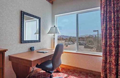 Zermatt House | 4-Star Zermatt Resort King Suite Only 15 Mins to Park City!