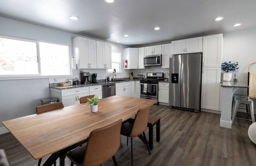Arvada Plaza Area House | 5 Bedroom Retro LAN party house
