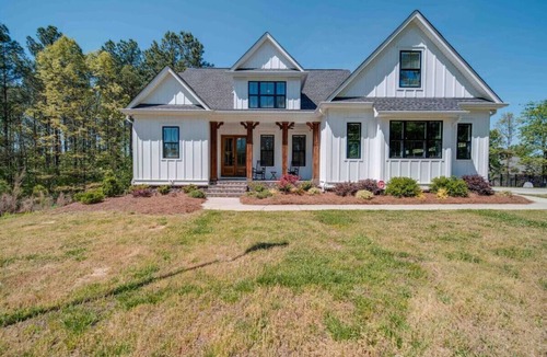 Rock Hill House | 5-BR Farmhouse Lake Retreat—Pool—Hot Tub—Theater!