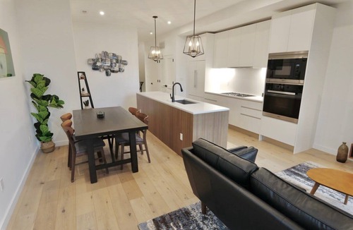 Shaw House | 5BR Downtown | Easy 4 DC sights, 1 Block to Metro