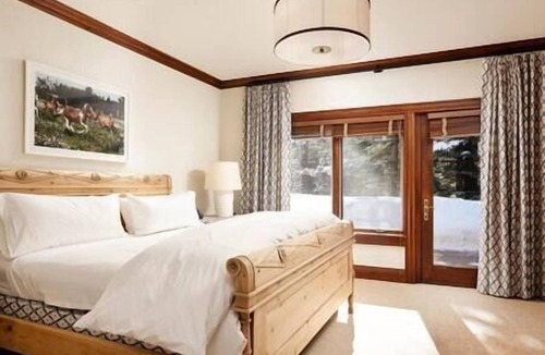 Aspen House | 6/7 Luxury Home, Fire Pit, Hot Tub, Pool Table!