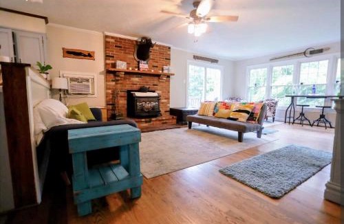 Sharpsburg Ski Chalet | 6-Acre Garden Home Across from Canal Near Antietam