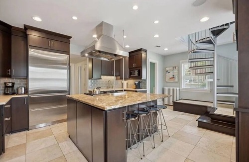 Lowry Hill Condo | 6-bedroom duplex In Lowry Hill next to Walker Art Center + 5 min to Downtown