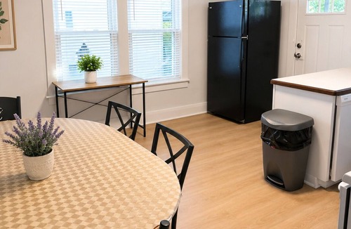 Massillon House | 6BR Group Home Sleeps 15 Large Parking Hall of Fame Area