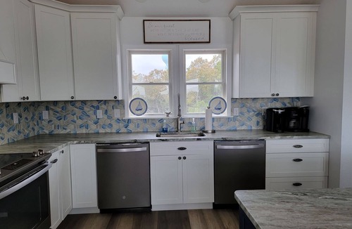 Whale Head Hill House | 7 Bed 5 Bath Newly Renovated Beach Getaway only 500 feet to the Beach
