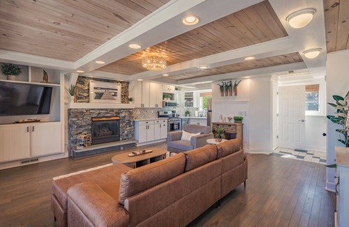 Saratoga Springs House | 7 bed 7 bath: Lakeside home minutes from downtown