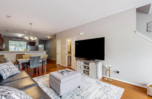 Winston - Salem House | 7 Mi to Dtwn Winston-Salem! Townhouse w/Pool