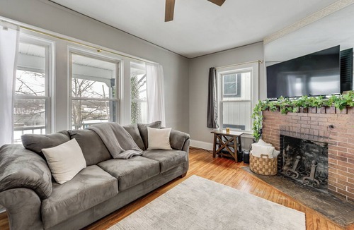 Phoenix Apartment | 8 Mi to Micron Technology! Walkable Phoenix Gem