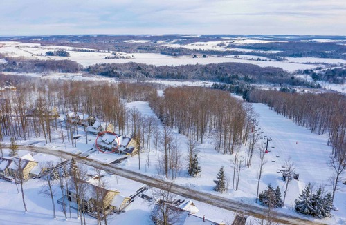 Clymer House | 8280 The peak- Hot tub, ski in/ski out, Pool table, Golf course, fire pit