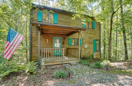Sunset House | 9 Mi to Lake Keowee! Secluded Creekfront Getaway