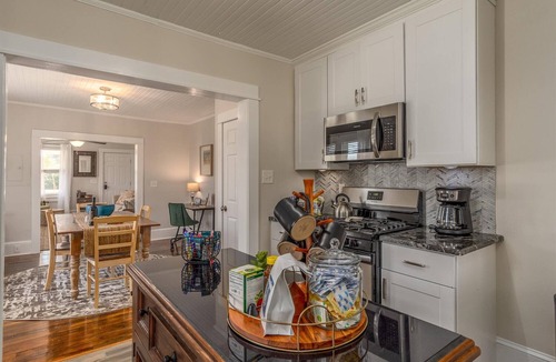 New Bern House | A beautiful balanced 2-bedroom bungalow near quaint downtown New Bern