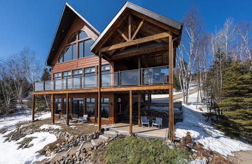 Saint-Joseph-de-la-Rive House | A chalet respecting the traditions