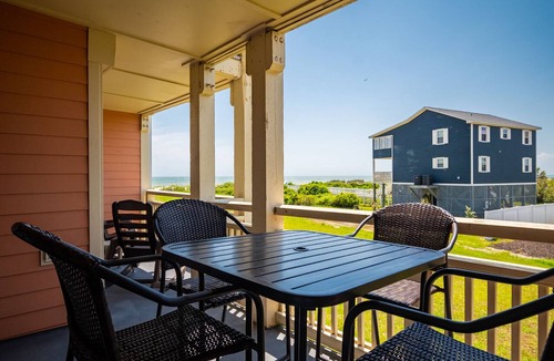 Caswell Beach Condo | A Pelican's Paradise: Condo with Community Pool and Ocean Views