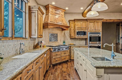 Oakley House | Abode at Trail Creek Canyon, views, hot tub, games