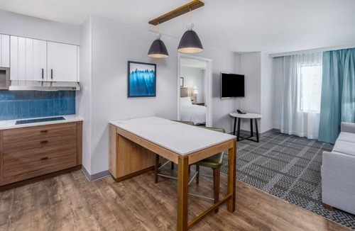 Glendale Apartment | Accessible King Suite w/Tub | Daily Breakfast!