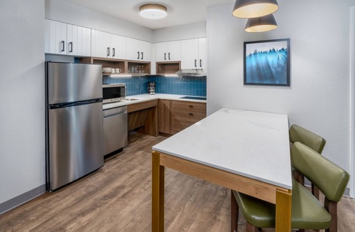 Glendale Apartment | Accessible King Suite w/Tub | Daily Breakfast!