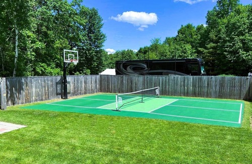 Warrensburg House | Adirondack Colonial heated salt water pool/hot tub 13 mins to Lake George