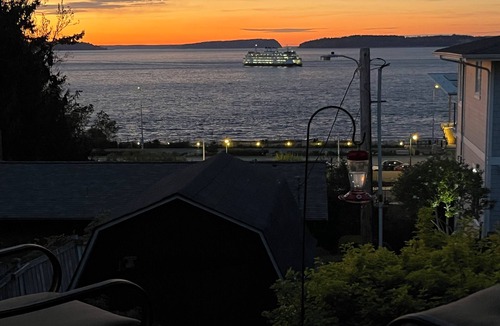 Mukilteo House | Adorable 2-bedroom Mother-In-Law in Mukilteo with water views