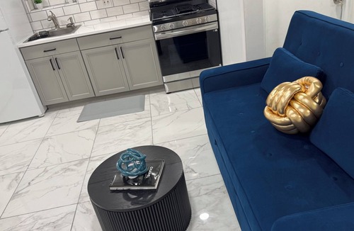 Central Islip Apartment | Adorable 2-br apt Pet-Friendly .Fast WiFi .Near Airport & LIRR