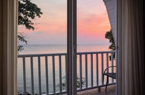 Kent Cottage | Adorable Cottage with Lakefront Views, World-class Fishing, & Effortless Escape