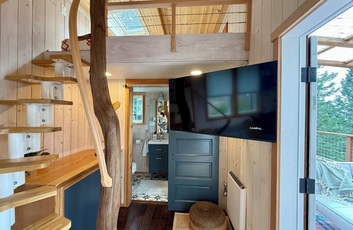 Anacortes House | Adorable tiny home with spectacular view and hot tub on Guemes Island Anacortes.