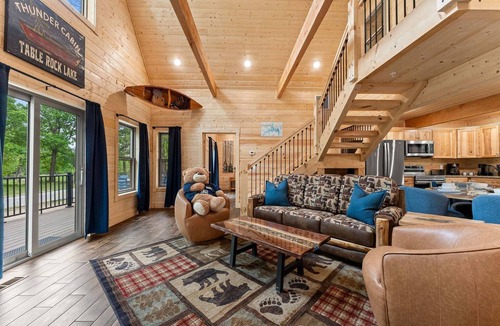 Ridgedale Cabin | All New True Log Cabin Near Thunder Ridge&Big Cedar Pvt Hot Tub Bonus Loft Free Daily Tickets