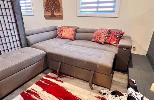LaSalle House | Alluring Private Bachelor Unit