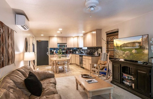 Downtown Park City Condo | Alpine chic spacious 1 Bedroom Condo Located at the top of Main Street - Cleaning fees included!