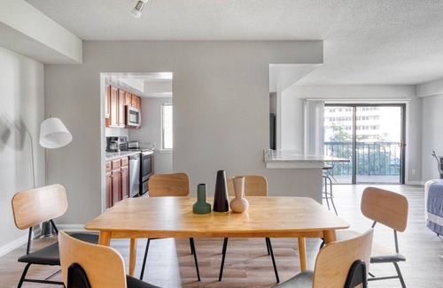 Crystal City Apartment | Amazing Pentagon City 2BR w/W/D & Gym, nr Metro, by Blueground