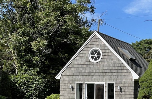 North Sea House | Amazing Southampton 5 bedrm 3 bath sleeps 12, pool, poolhouse ~.6 mi private BCH