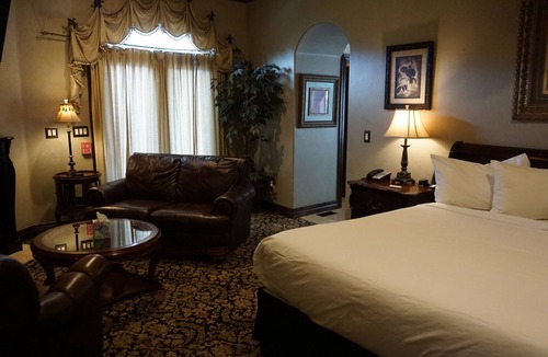 Doubleheader House | Arrowhead Manor Bed & Breakfast Inn & Event Center